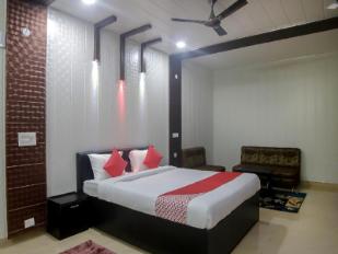 Hotel Satkar exterior, Pithoragarh
